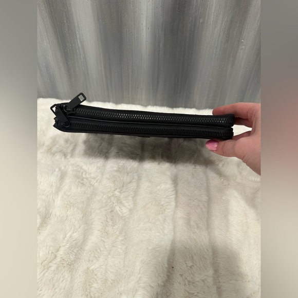 Lululemon Black Double Zip Wallet - Picture 2 of 6